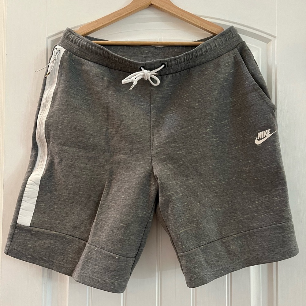 Nike Men's Gray and White Athletic Shorts